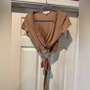 Medium crop top with tie around